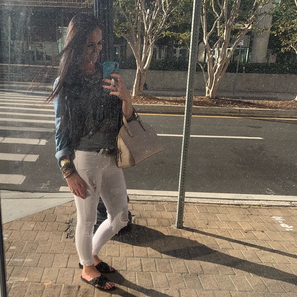 Meet your Posher, Tonja Jean - Picture 2 of 5